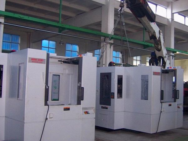 日本臥式加工中心特種設(shè)備裝卸