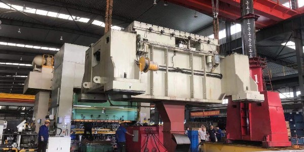 重型設備裝卸搬運需要注意哪些問題