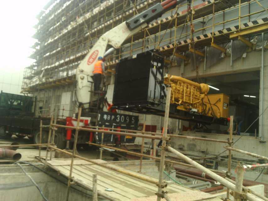 進(jìn)口發(fā)電機(jī)吊裝上二樓